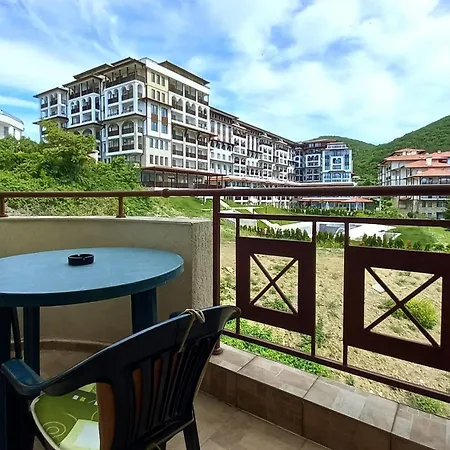 Apartment Sea Sirena With A Mountain View Sweti Wlas