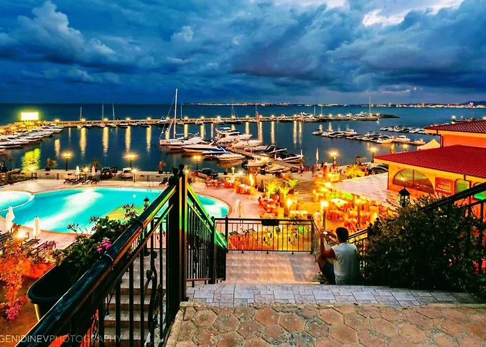 Sea Sirena With A Mountain View Apartamento